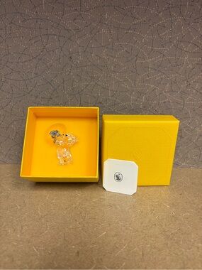 SWAROVSKI CRYSTAL KRIS BEAR FORGET ME NOT 5427993.NEW IN BOX.